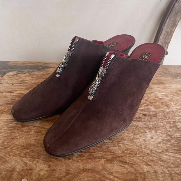 BRIGHTON “ROCKER” Brown Suede Wedge Heel Mules Decorative Zipper Toggle 9M NEW! - Picture 9 of 12
